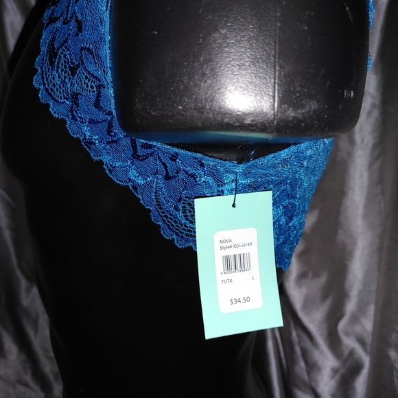 Lingerie - Picture 2 of 3